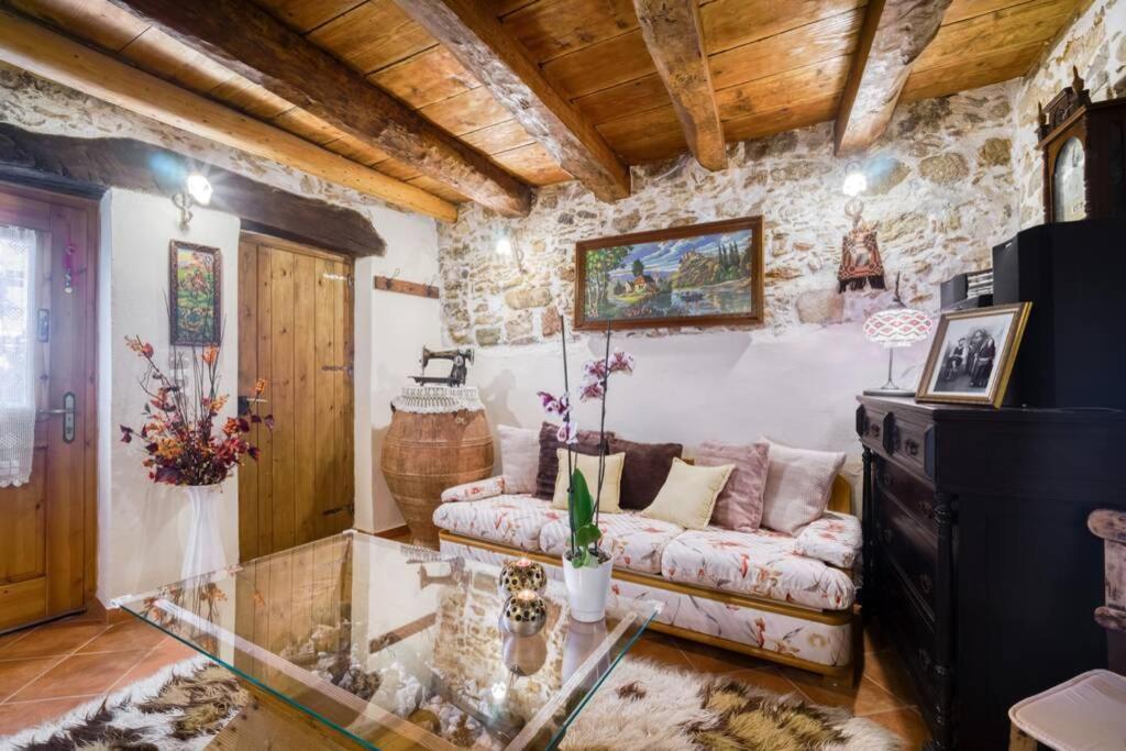 Traditional Cretan Stone House In The Center Of Crete Litos Buitenkant foto