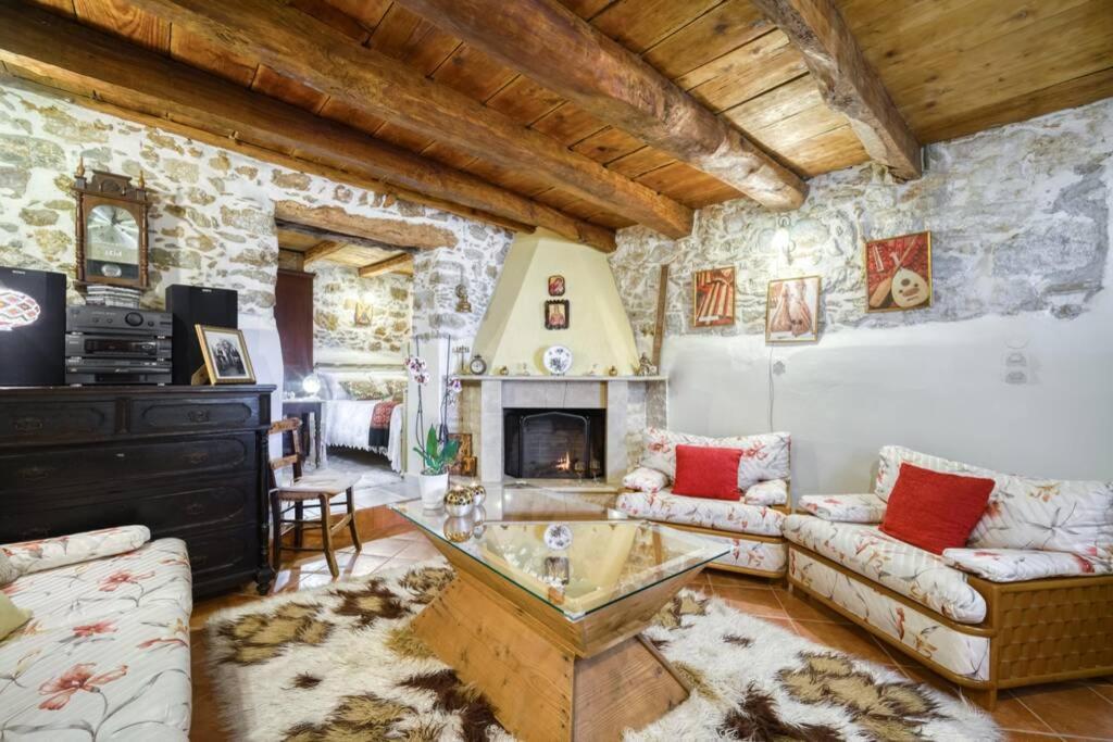 Traditional Cretan Stone House In The Center Of Crete Litos Buitenkant foto