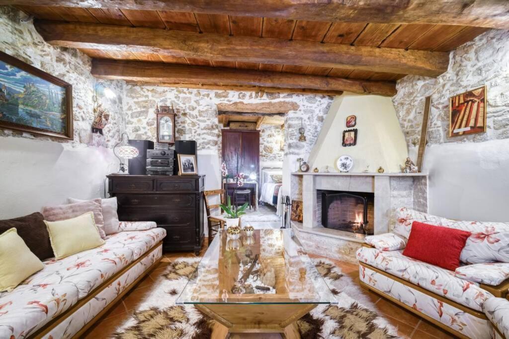 Traditional Cretan Stone House In The Center Of Crete Litos Buitenkant foto