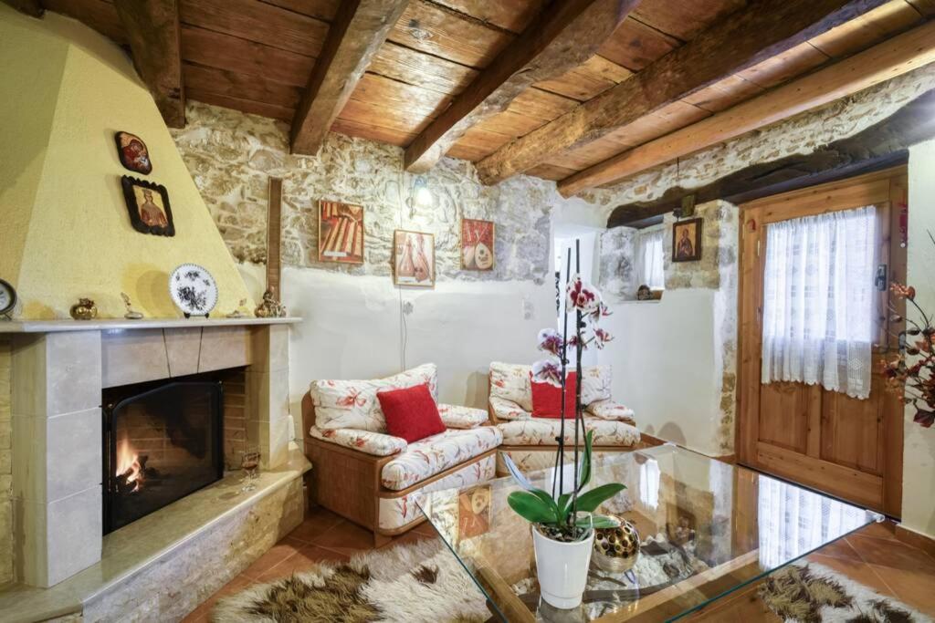 Traditional Cretan Stone House In The Center Of Crete Litos Buitenkant foto