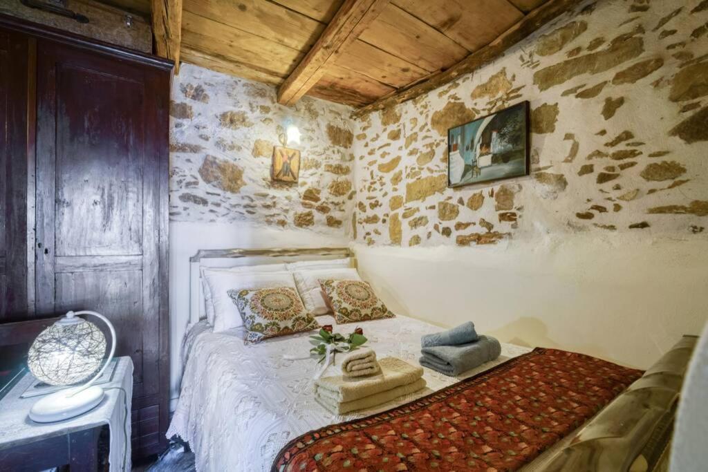 Traditional Cretan Stone House In The Center Of Crete Litos Buitenkant foto