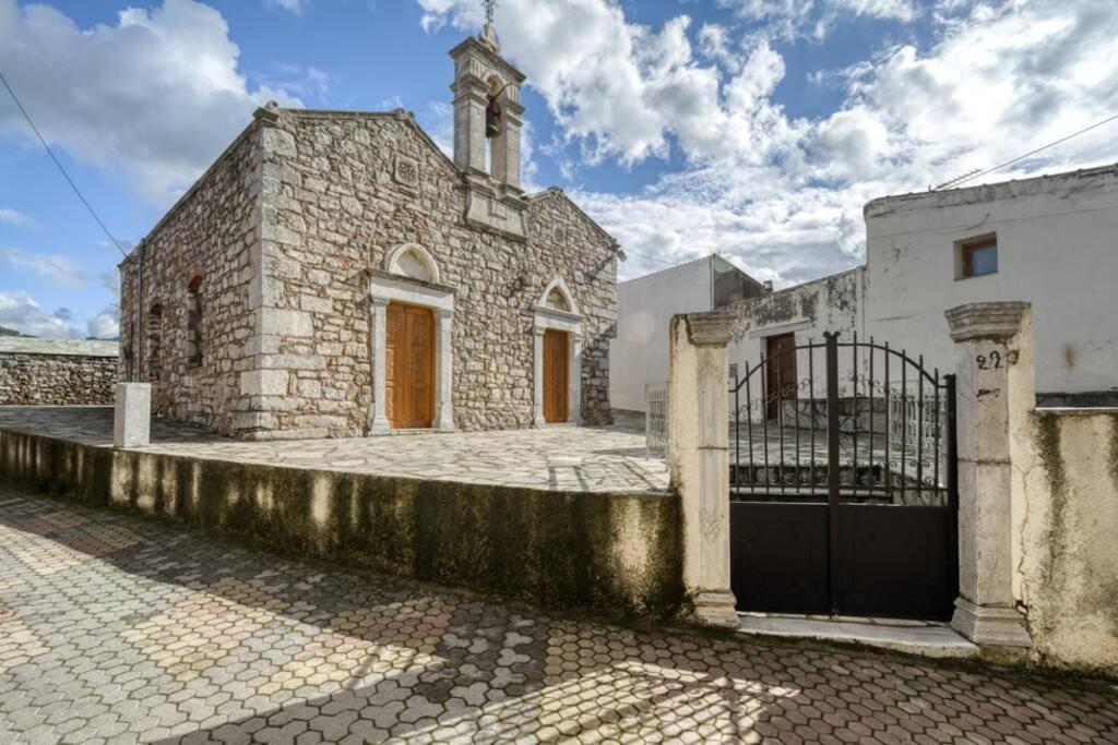 Traditional Cretan Stone House In The Center Of Crete Litos Buitenkant foto